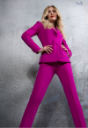 Barbara Kolar odlično nosi poslovna odijela jarkih boja