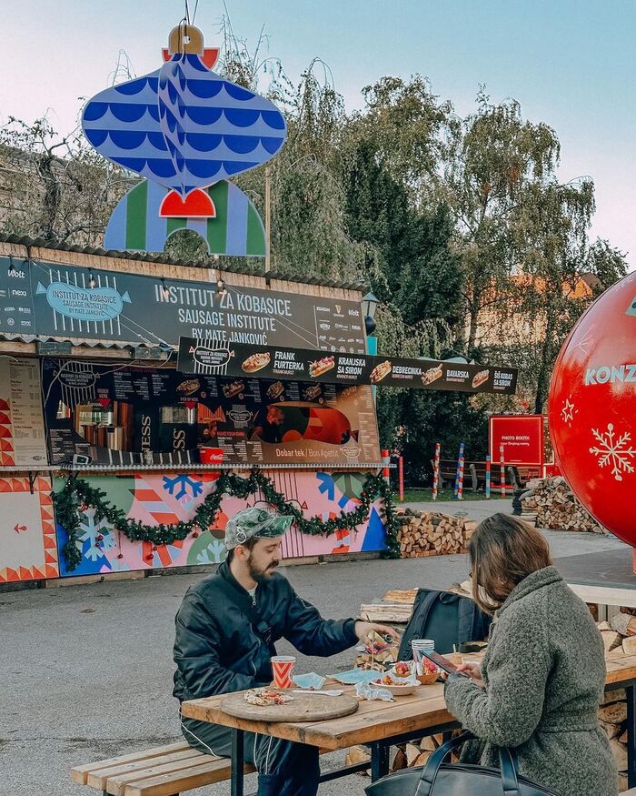 advent gastro institut za kobasice pizza social club