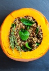 Bundeva punjena kvinojom, pancetom i začinima