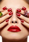 I dalje najpoželjnija božićna manikura: žarko crveni nokti