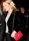 Kate Moss: crvena torbica za osvježenje stajlinga