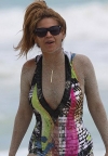 Beyonce na plaži: bucka prekrivena pijeskom