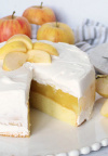 Prefina jesenska torta s kremom od jabuka, vanilijom i šlagom