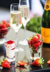 Chic pauza: jagode i šampanjac u Esplanadi