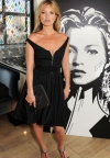 Look dana: Kate Moss u maloj crnoj haljini