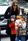 Angelina ima pune ruke djece
