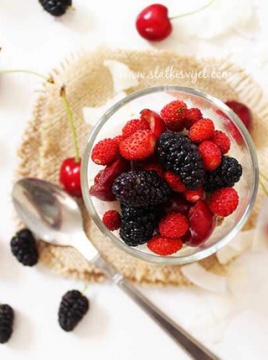 Brzinski i prefini chia jogurt s bobičastim voćem