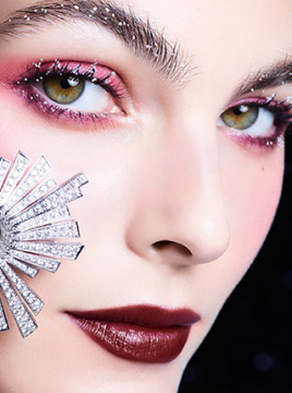 Stigao je čarobni Chanel blagdanski make up