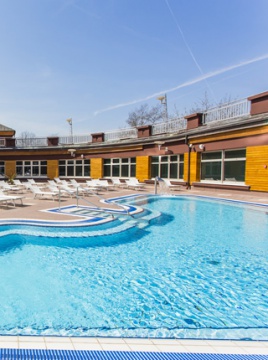 Wellness petak za prijateljice: Stress Free Friday u vodenom parku Aqua Vivae