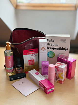 Osvojite it torbu sezone: Femina.hr X Iva Tuđa Beauty Bag prepun predivnih proizvoda!